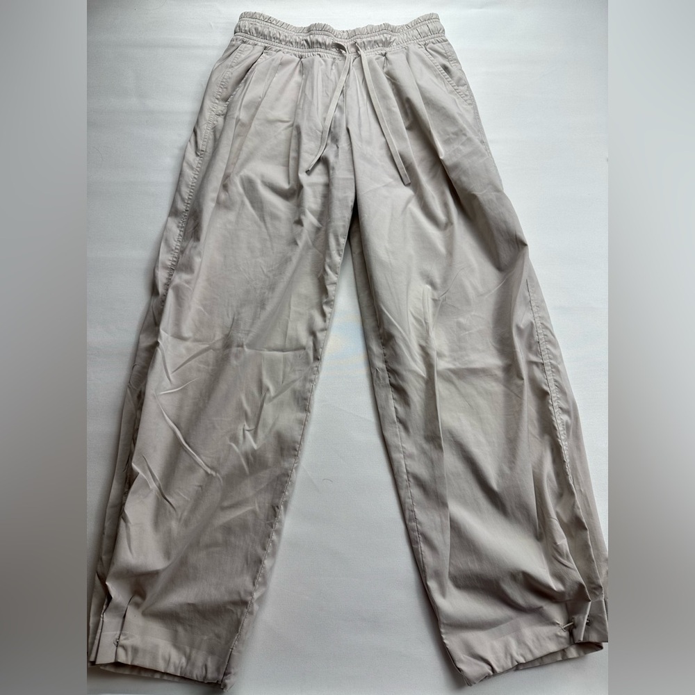 Athleta revive jogger bone beige pants. Size 0